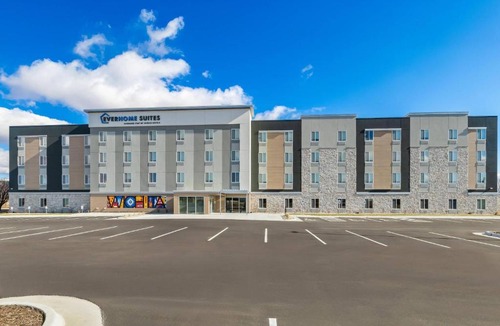 Greenwich Hotel | Everhome Suites Wichita Northeast by Choice Hotels