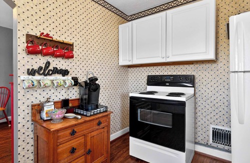 Rockcreek Lexington Road Apartment | Exclusive one-story retreat close to attractions!