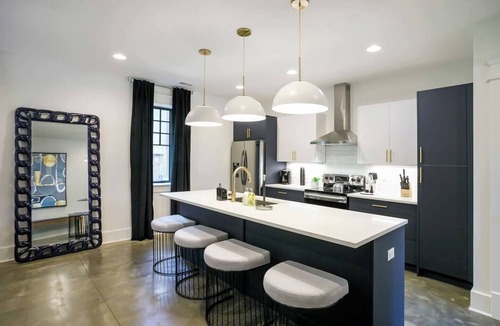 Hillsboro Village House | Expansive 3-Home Property w Hot Tub | Walk to Belmont & 12South