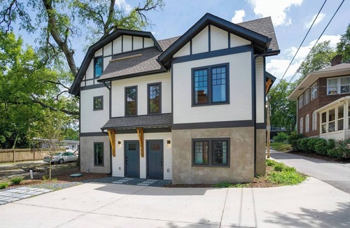Hillsboro Village House | Expansive 3-Home Property w Hot Tub | Walk to Belmont & 12South