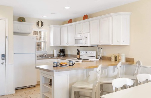 Kimberling City Condo | Expansive Condo with Community Pool, Scenic Lake Access, Serene Views, & Free Tickets!