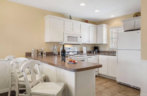 Kimberling City Condo | Expansive Condo w Table Rock Lake Access-Free Attraction Tickets-Mini Golf-Cmty Pool-Pickleball