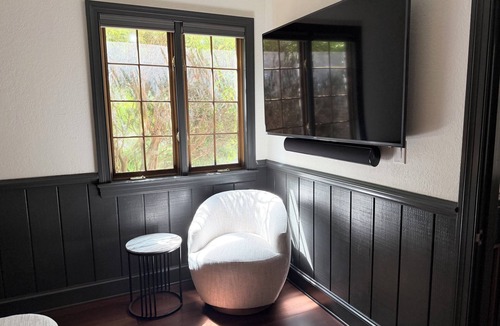 Manteo Apartment | Experience the charm of Manteo from this inviting 2 bedroom apartment.