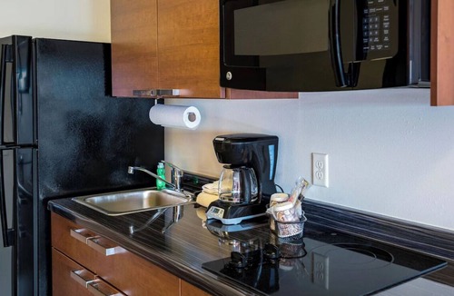 Soncy Hotel | Explore Amarillo's Best, Spacious Room with Full Kitchen and Free Parking