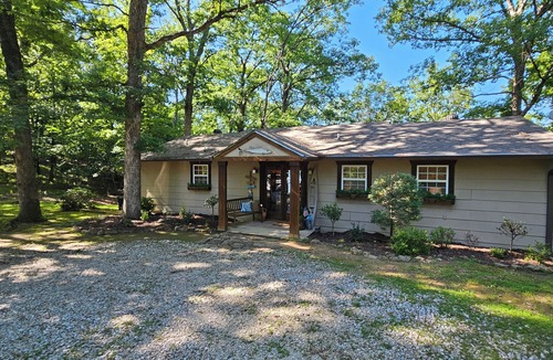 Mid America House | Extremely Secluded Lake Cabin on Main Channel/Gorgeous Mountain & Lake Views