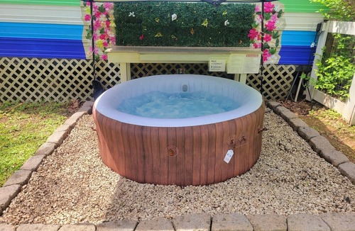 Locustwood House | f&r: fun & relaxation: hot tub in/out games escape