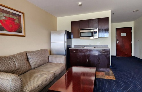Clear Creek Hotel | FairBridge Inn & Suites Canadian