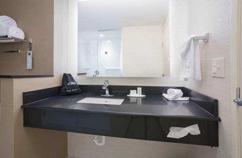 Burlington Hotel | Fairfield Inn & Suites by Marriott Burlington