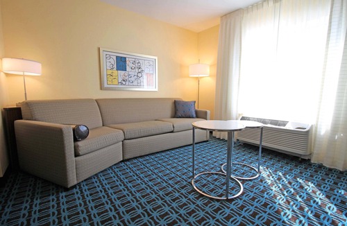 Pittsburg Hotel | Fairfield Inn & Suites by Marriott London