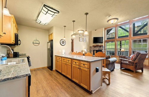 Reeds Spring Cabin | Fall colors - Holidays-Golf-Tennis-Coffee bar-Resort-close to Silver Dollar City