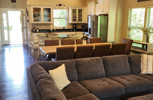Hollister House | Fall is booking fast!nPerfect golf weather!nNear Buffalo Ridge, Top of the rock