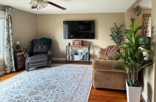 Corinth House | Families Welcome! Corinth Escape w/Lake Views