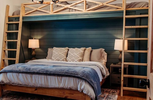 Jonesville House | Family Barndo - Sleeps 11 - Near Ark - Pet-Friendly