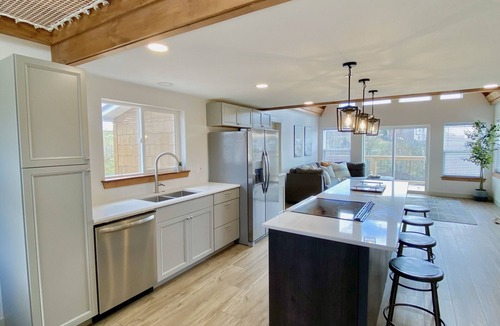 Branson Cabin | Family Cabin with Treehouse & Pond near Branson