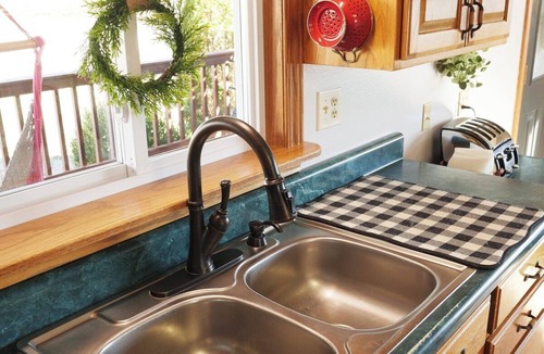 Lawrence County House | Family Farm Stay Near Route 66 | Animals & Fire Pit