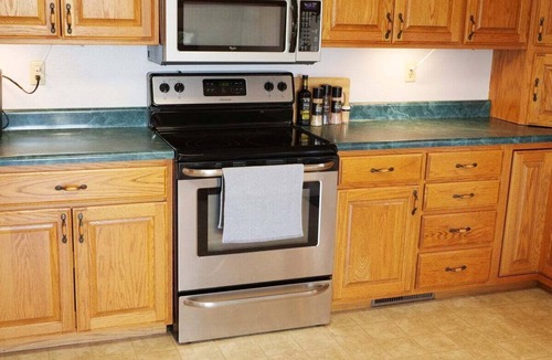 Lawrence County House | Family Farm Stay Near Route 66 | Animals & Fire Pit