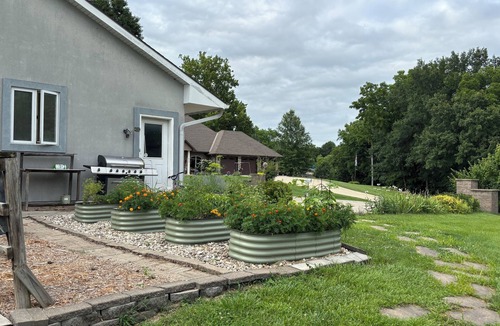 Plattsburg Apartment | Family friendly, 2-bedroom apartment in beautiful Plattsburg w/racketball court.