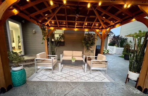 Papillion House | Family-Friendly 5BR Home w/Games & Massage Chair