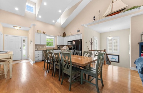 Hollister House | Family-Friendly 6BR Branson Getaway w/Hot Tub & Games