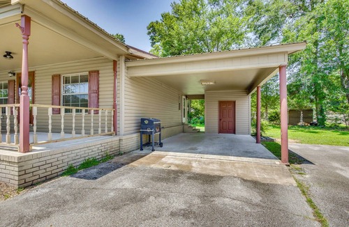 Burnsville House | Family-Friendly Burnsville Home w/Yard