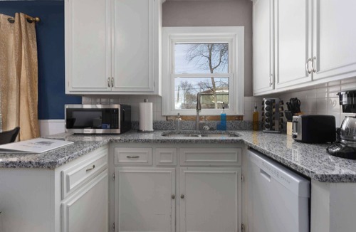 Olathe House | Family Friendly Home with King Beds and No Stairs