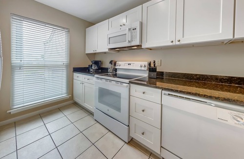Fairfield Harbour Condo | Family-Friendly Lake Condo with Jacuzzi & Resort Fun