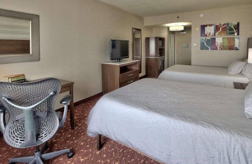 Albuquerque House | Family & Friends Getaway! 2 Homely Units with Free Parking! Indoor Pool Onsite!