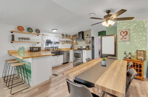 El Paso House | Family Fun! 6 miles to Sunland Park Race Track!
