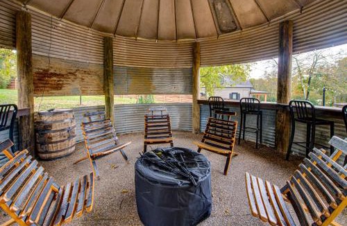 Bloomfield House | Family Holiday Cabin in Kentucky w/Hot Tub!