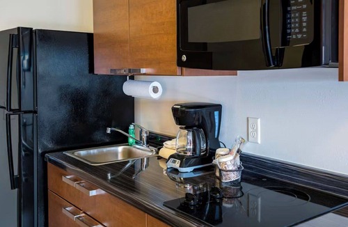 Overland Park Hotel | Family-Ready Rooms with Kitchen and Laundry Facilities
