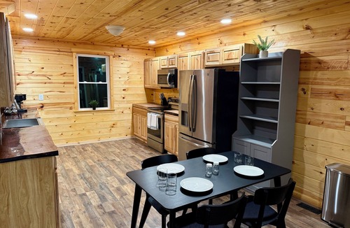 Stanton Cabin | Family Sized Cabin Near RRG Hiking Trails + Hot Tub - Sleeps 9
