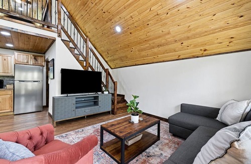 Pickens Cabin | Fantastic Secluded Wooden Cabin with All Commodities in Nashoba, Oklahoma