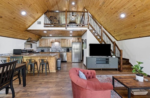 Pickens Cabin | Fantastic Secluded Wooden Cabin with All Commodities in Nashoba, Oklahoma