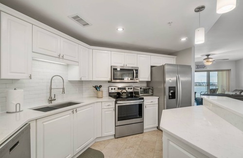 Morehead City Condo | Fantastic View! Pool, Jacuzzi, Gym, and Walk to the Beach!