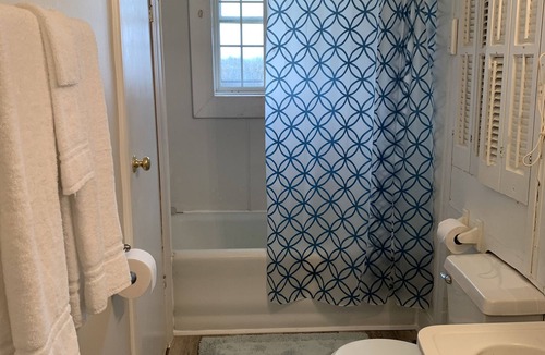 Finchville House | Farm House - Near Bourbon Trail & Pet Friendly