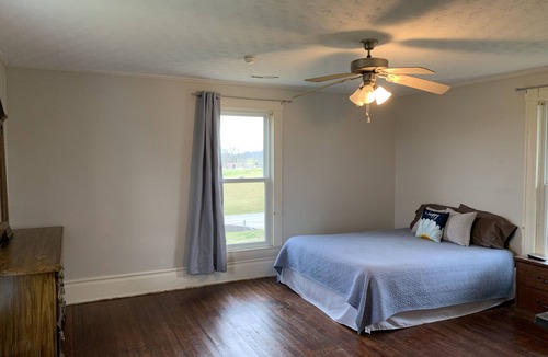 Finchville House | Farm House - Near Bourbon Trail & Pet Friendly