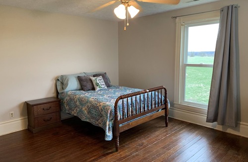 Finchville House | Farm House - Near Bourbon Trail & Pet Friendly
