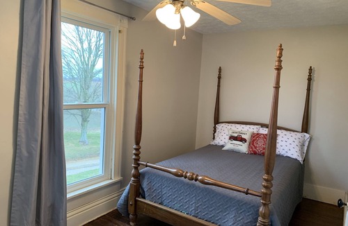 Finchville House | Farm House - Near Bourbon Trail & Pet Friendly