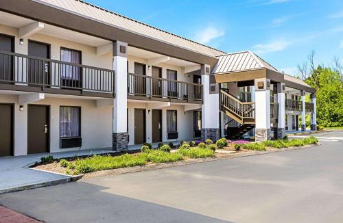 Farragut Hotel | Farragut Inn & Suites