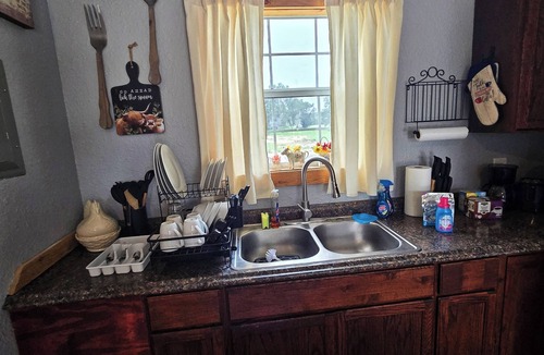 Stinnett Cabin | Fast WiFi, Cozy Desert Cabin In Stinnett TX, Quiet & Relaxing, Laundry Room