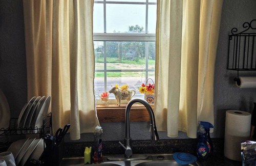 Stinnett Cabin | Fast WiFi, Cozy Desert Cabin In Stinnett TX, Quiet & Relaxing, Laundry Room