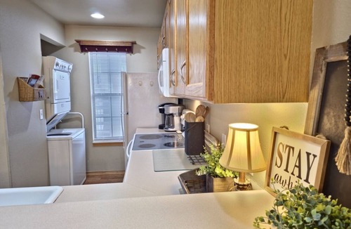 Hollister Condo | Favorite to Many~8 miles to Thunder Ridge~1 Dog Ok