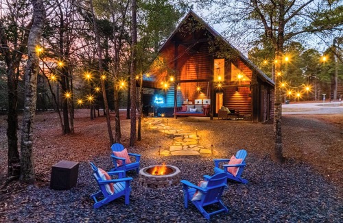 Hochatown Cabin | Firepit, Grill & Hot Tub - Private Spa Cabin for Two