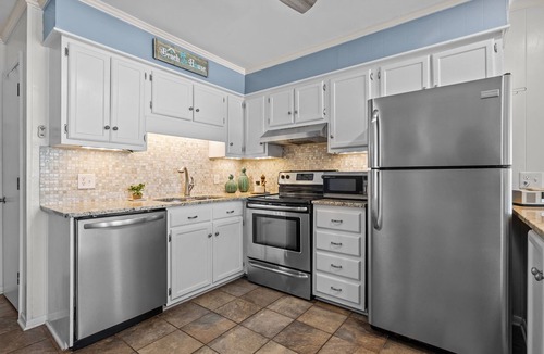 Morehead City Condo | First-Floor Crystal Coast Condo - Walk to Beach & Pool