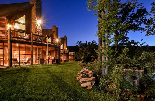 Lampe House | Fisherman's Paradise! Boat Slips & Dock 6Bed @ Luxury Lakefront Chalet Resort