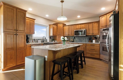 Shelbyville House | Flint Ridge Reserve - Sleeps 29 - Heated Pool/HotTub - Golf Sim - Arcade - Games