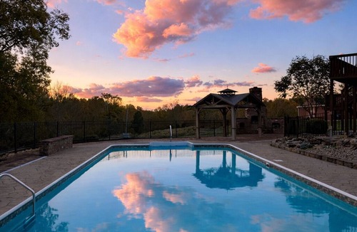Shelbyville House | Flint Ridge Reserve - Sleeps 29 - Heated Pool/HotTub - Golf Sim - Arcade - Games
