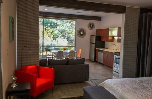 Santa Fe House | Florecitas is a New contemporary guest house.Beautiful bright contemporary