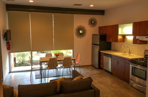 Santa Fe House | Florecitas is a New contemporary guest house.Beautiful bright contemporary