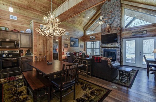 Branson Cedars Cabin | Fly Rod Lodge - Premium cabin | 2 Bed, 2 Bath